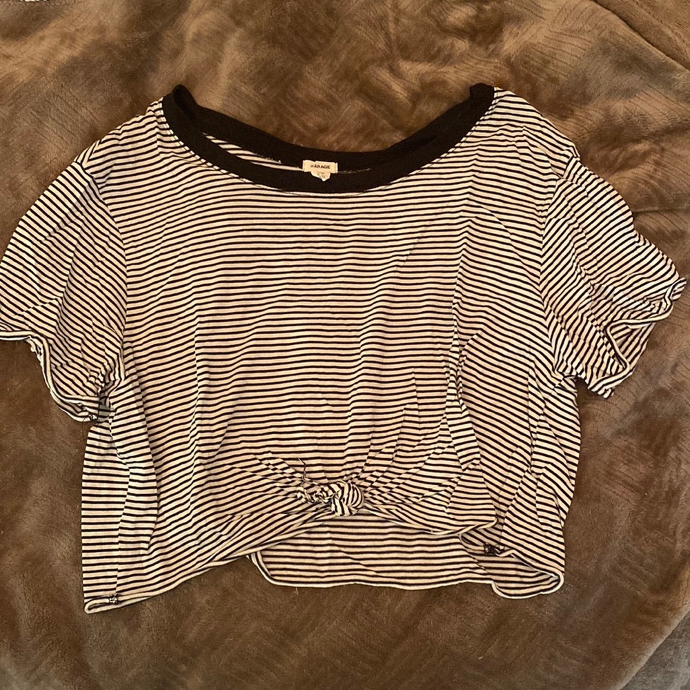 Cute stripped cropped shirt from garage
